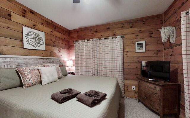 Horsin Around Tennessee