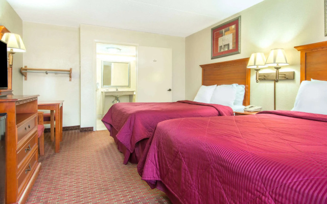Days Inn by Wyndham Shorter
