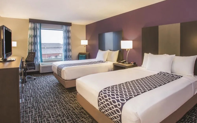 LA QUINTA INN &amp; SUITES PONTOON BEACH