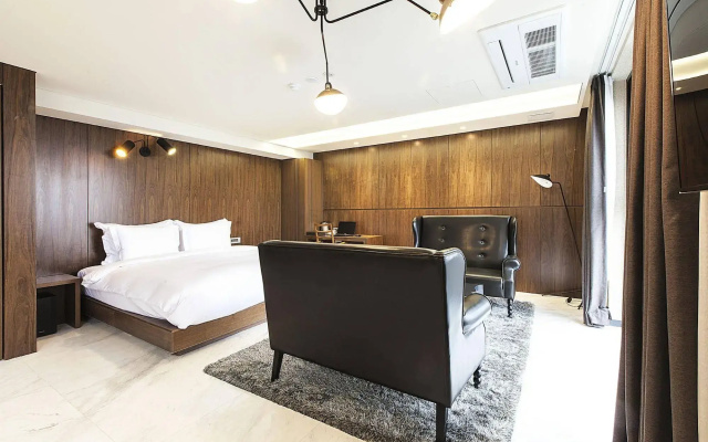 Richwell Hotel