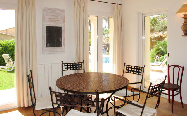 Holiday Home Le Puit des Oliviers 1 (LCD150)