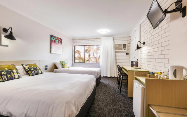 Boomerang Hotel – Guest Rooms – Lavington