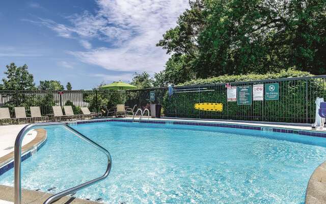 La Quinta Inn & Suites by Wyndham Warwick Providence Airport