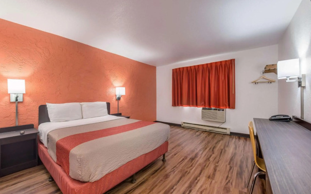 Motel 6 Saint Paul, MN - I-94