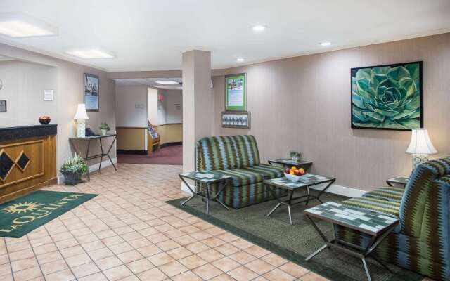 La Quinta Inn & Suites by Wyndham Columbia