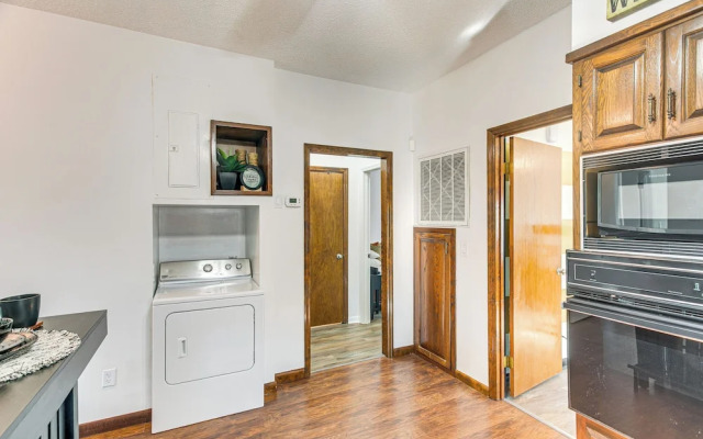 Close to Hospital & Dtwn! Quiet Waycross Home