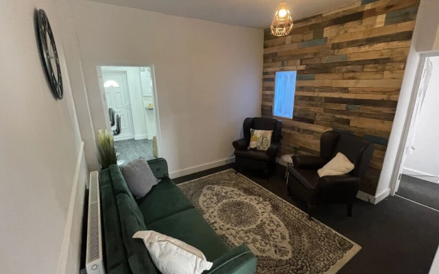 Large 6 bedroom house in Smethwick