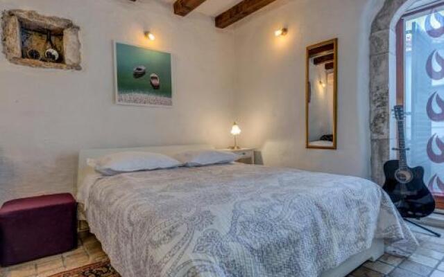 Guesthouse F