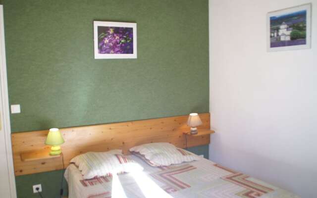 Beautiful House on Hilltop With Private Pool and a River 800 Meters Away