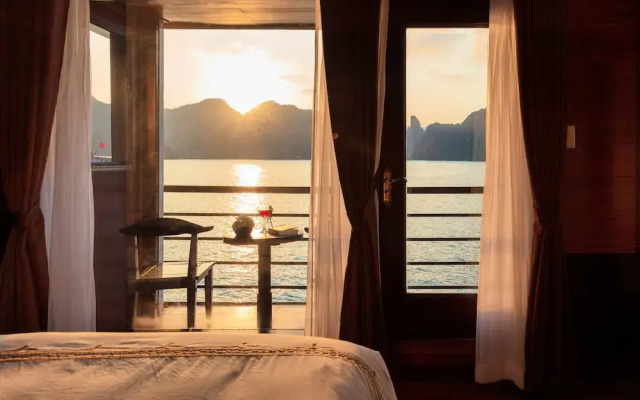 V'Spirit Premier Cruise