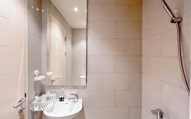 Simple And Relaxing Studio At Supermall Mansion Benson Apartment