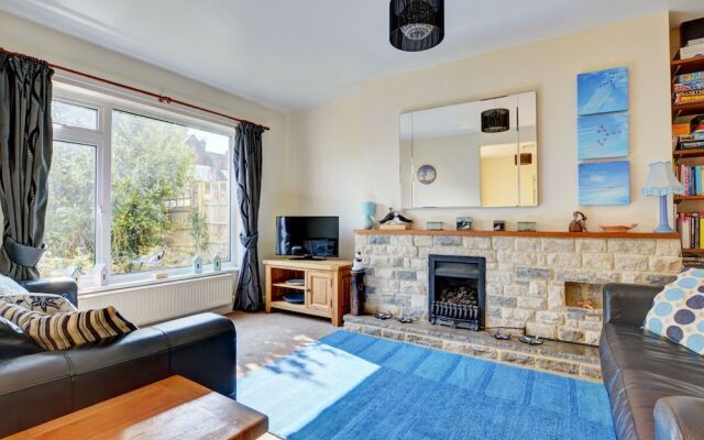 Modish Holiday Home in Swanage With Garden