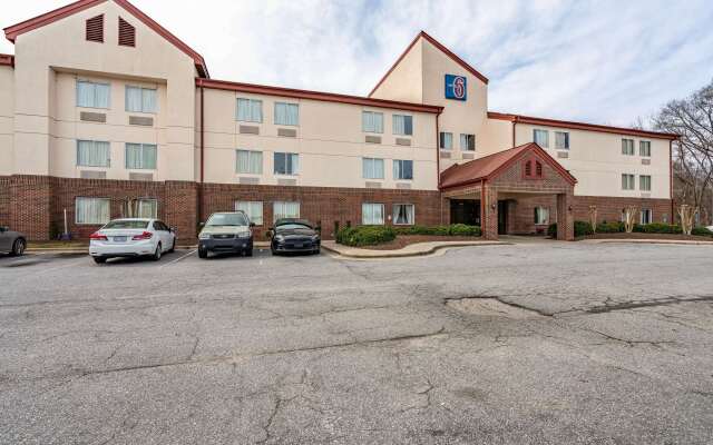 Motel 6 Rocky Mount, NC