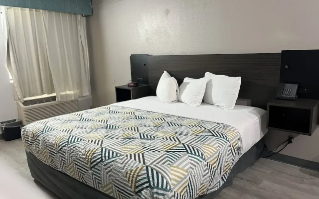 Studio 6 Phoenix, AZ - Midtown