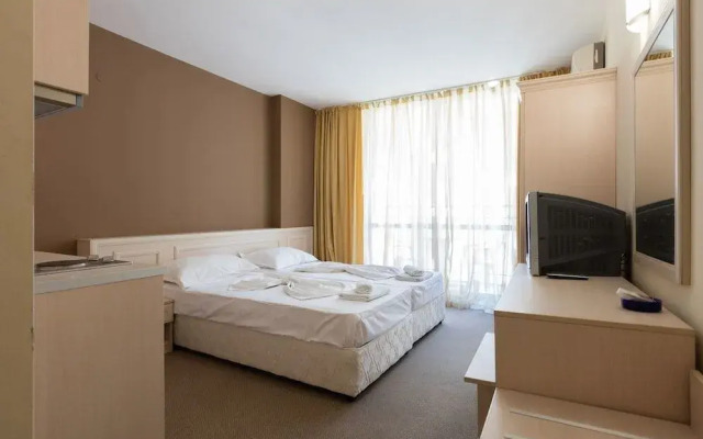 Quiet Studio with Kitchen & Balcony