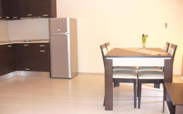 Rose Garden Omax Hotel Apartments