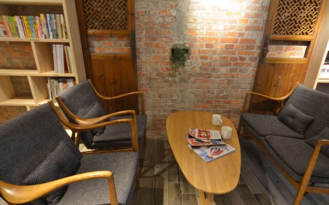 1969.Book Hostel