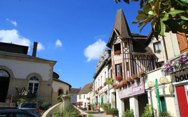 Logis Hôtel Du Dauphin