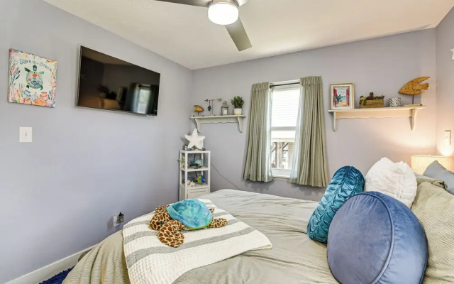 Fish, Crab, Unwind! Canal-front Gem in Galveston