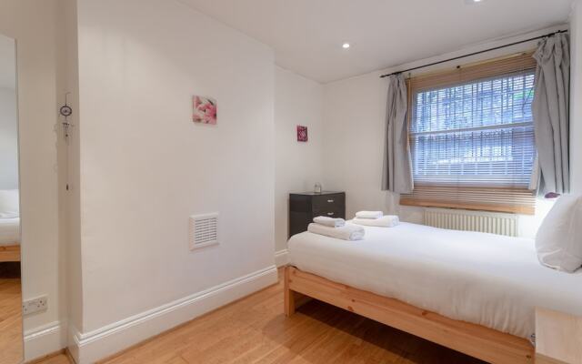 2 Bedroom Apartment With Garden in Chelsea