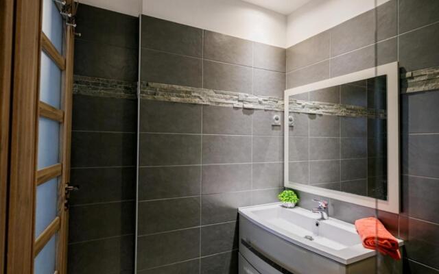 SUEDE AP4207 by Riviera Holiday Homes