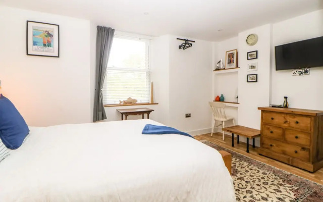 Apartment 4 10 Somers Court