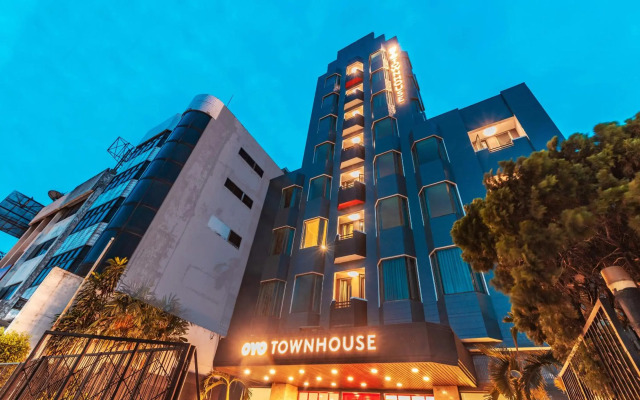 Super OYO Townhouse 2 Hotel Gunung Sahari