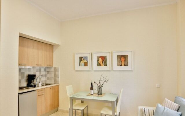 Nautilus Apartments Airport by Airstay