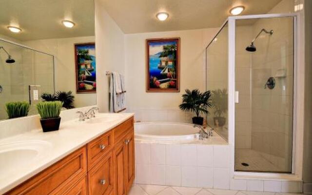 Mandalay Beach Club 1003