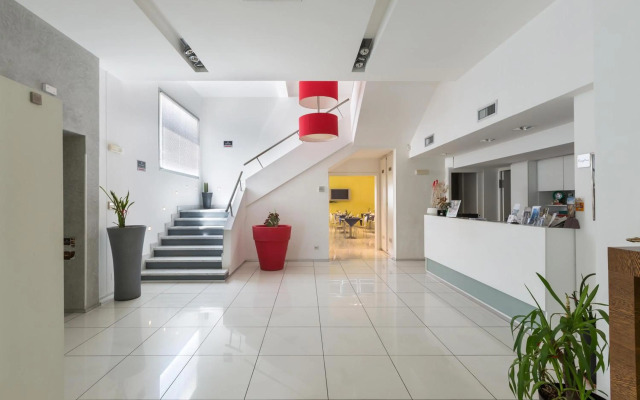 Silver Hotel by BarbarHouse