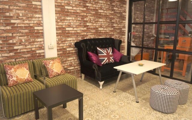Water Lily Hostel (วอเตอร์ ลิลลี่ โฮสเทล)