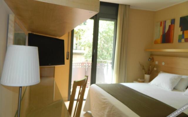 Hostal House