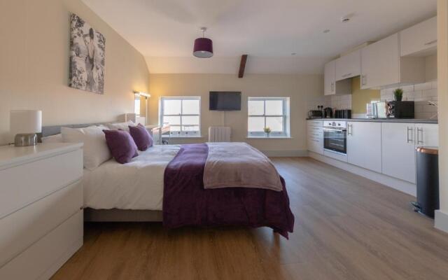 Isabella House - Hereford City Centre Aparthotel, By RentMyHouse