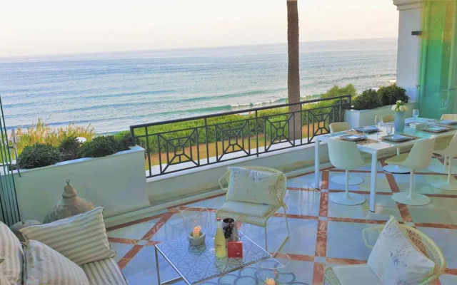 LUXURY APARTMENT FRONTAL BEACH in Doncella Beach