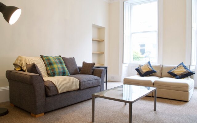 3 Bedroom Apartment In Edinburgh