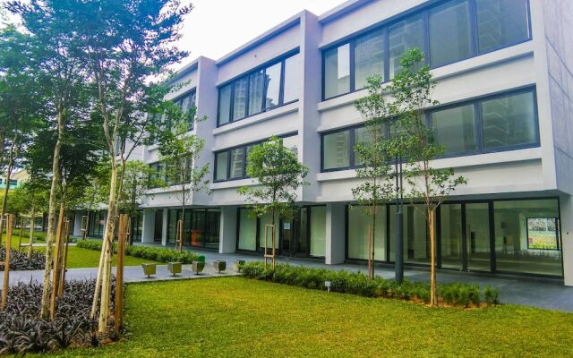 The Hub Service Apartment