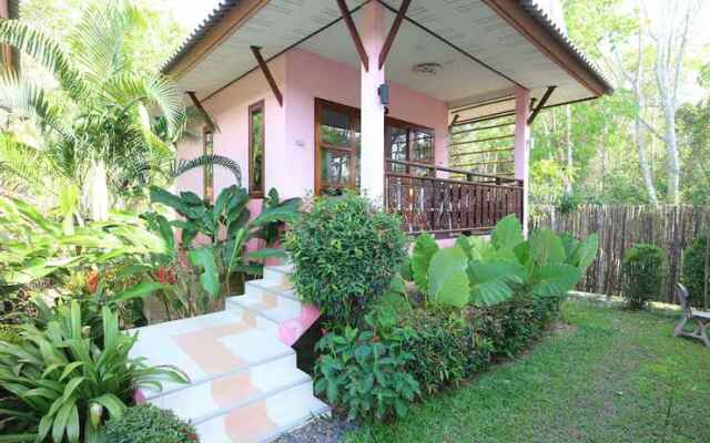 Pinky Bungalows Resort