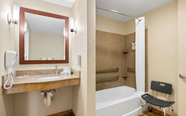 Comfort Suites