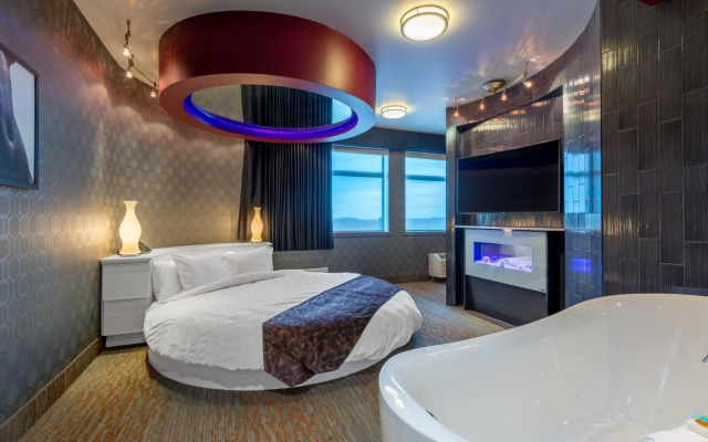 Applause Hotel by CLIQUE