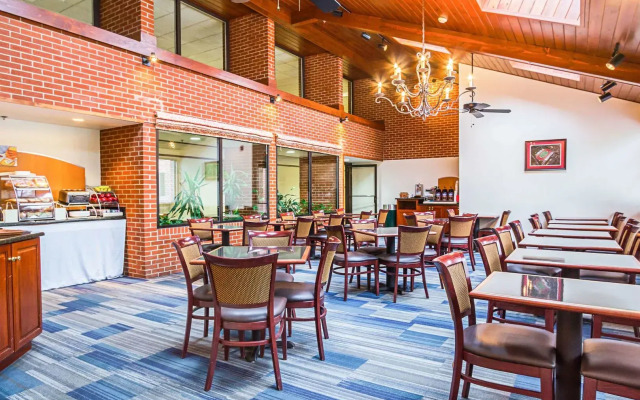 Quality Inn & Suites Altoona