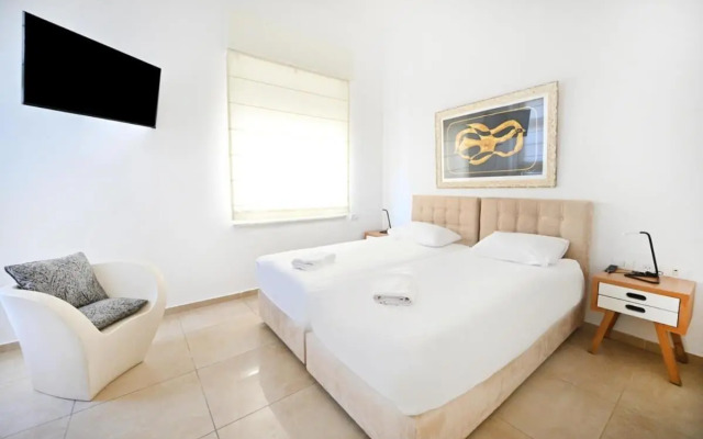 Amazing 2BR near the beach by HolyGuest