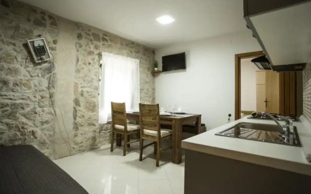 Apartments Stone House Murter