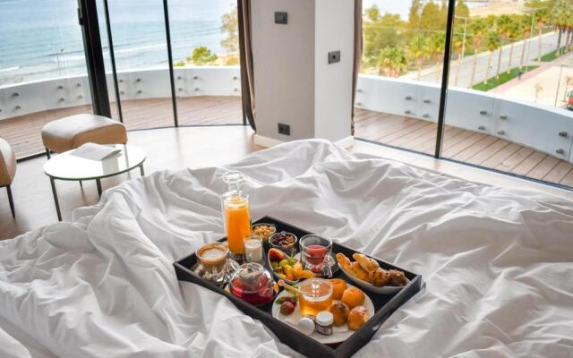 Yacht Hotel