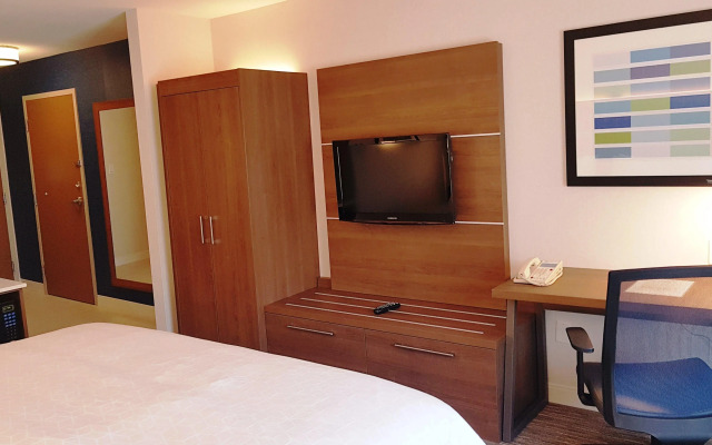 Holiday Inn Express & Suites Surrey by IHG