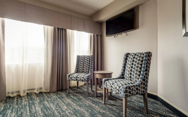 Monte Carlo Inn - Brampton Suites