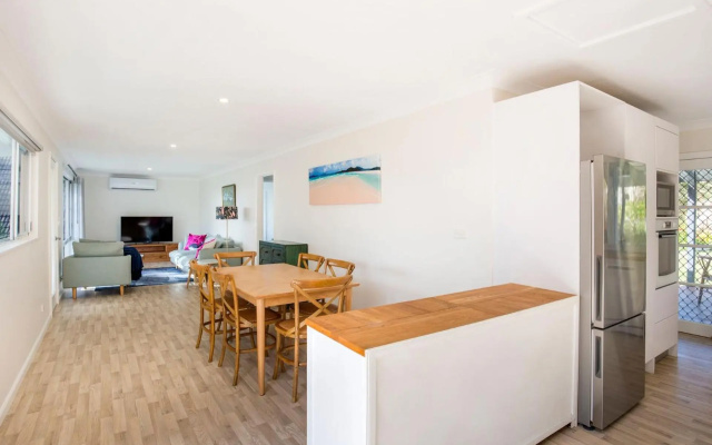 WindanSea Cottage - Pet Friendly - Ocean Glimpses – Guest Rooms – Vincentia