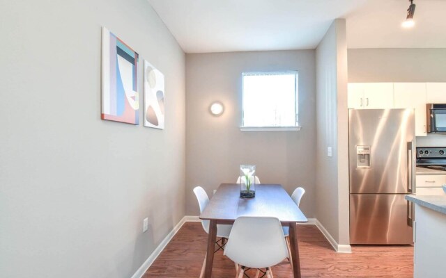 Plano Beautiful Studio Apartment