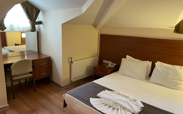 Triada Hotel Gayrettepe