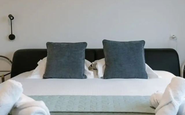 Spacious Getaway Close to the Beach and Airport