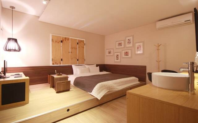 Busan Deokcheon Den Basta Hotel
